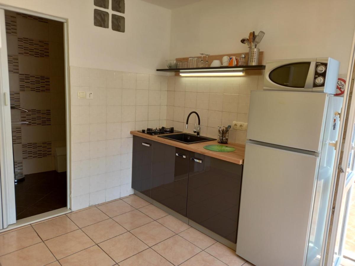 Apartmani Iris I Ana Crikvenica Exteriör bild