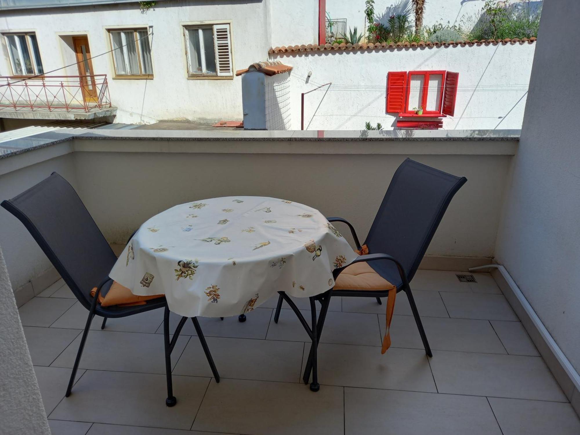 Apartmani Iris I Ana Crikvenica Rum bild