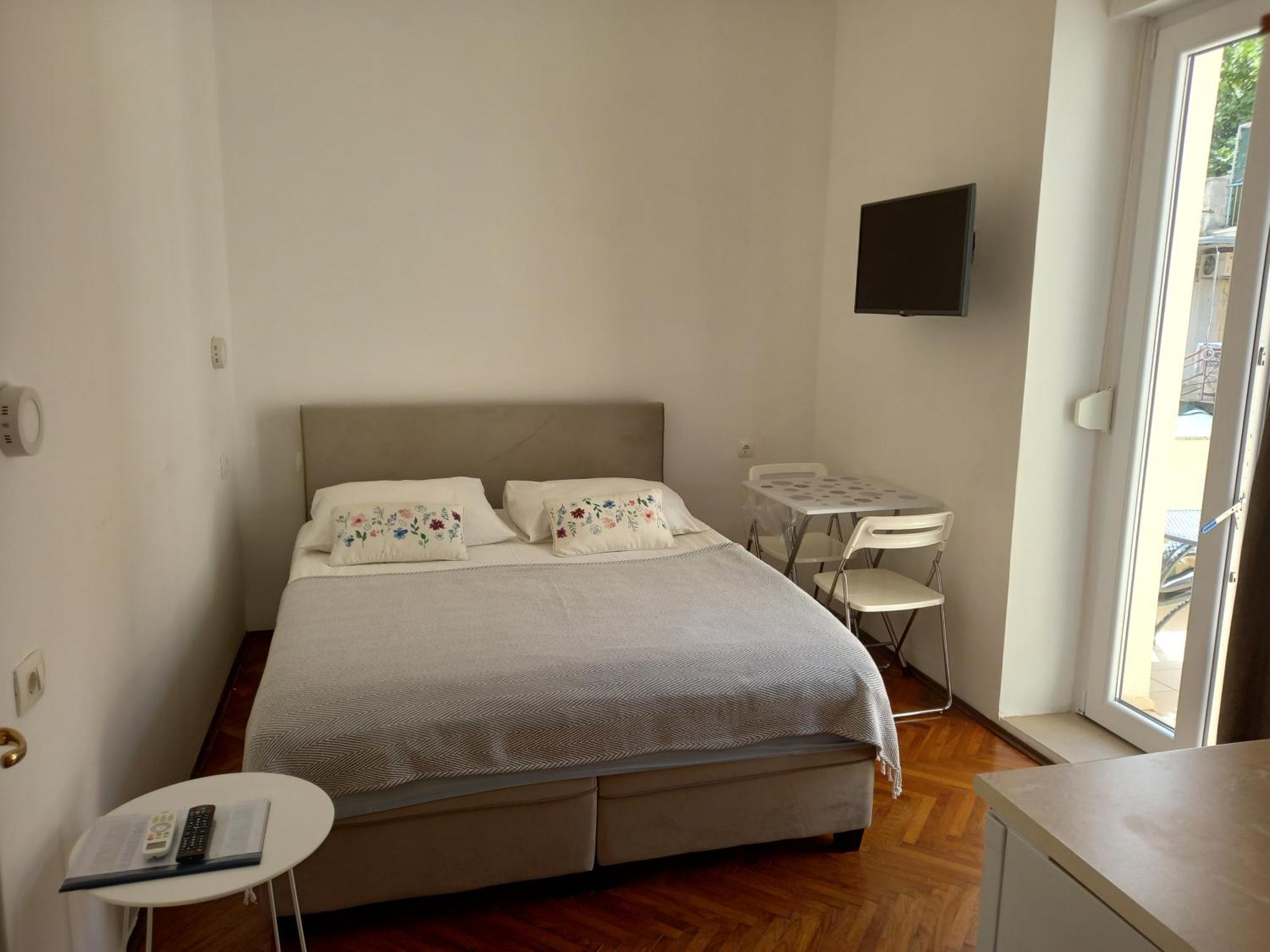 Apartmani Iris I Ana Crikvenica Exteriör bild