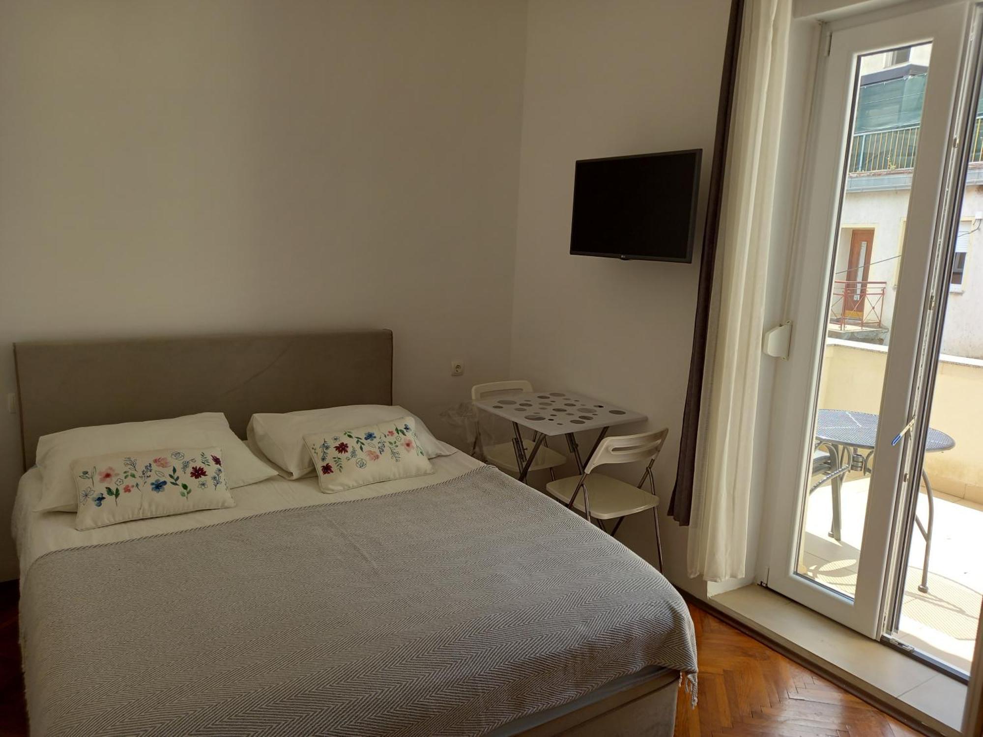 Apartmani Iris I Ana Crikvenica Exteriör bild