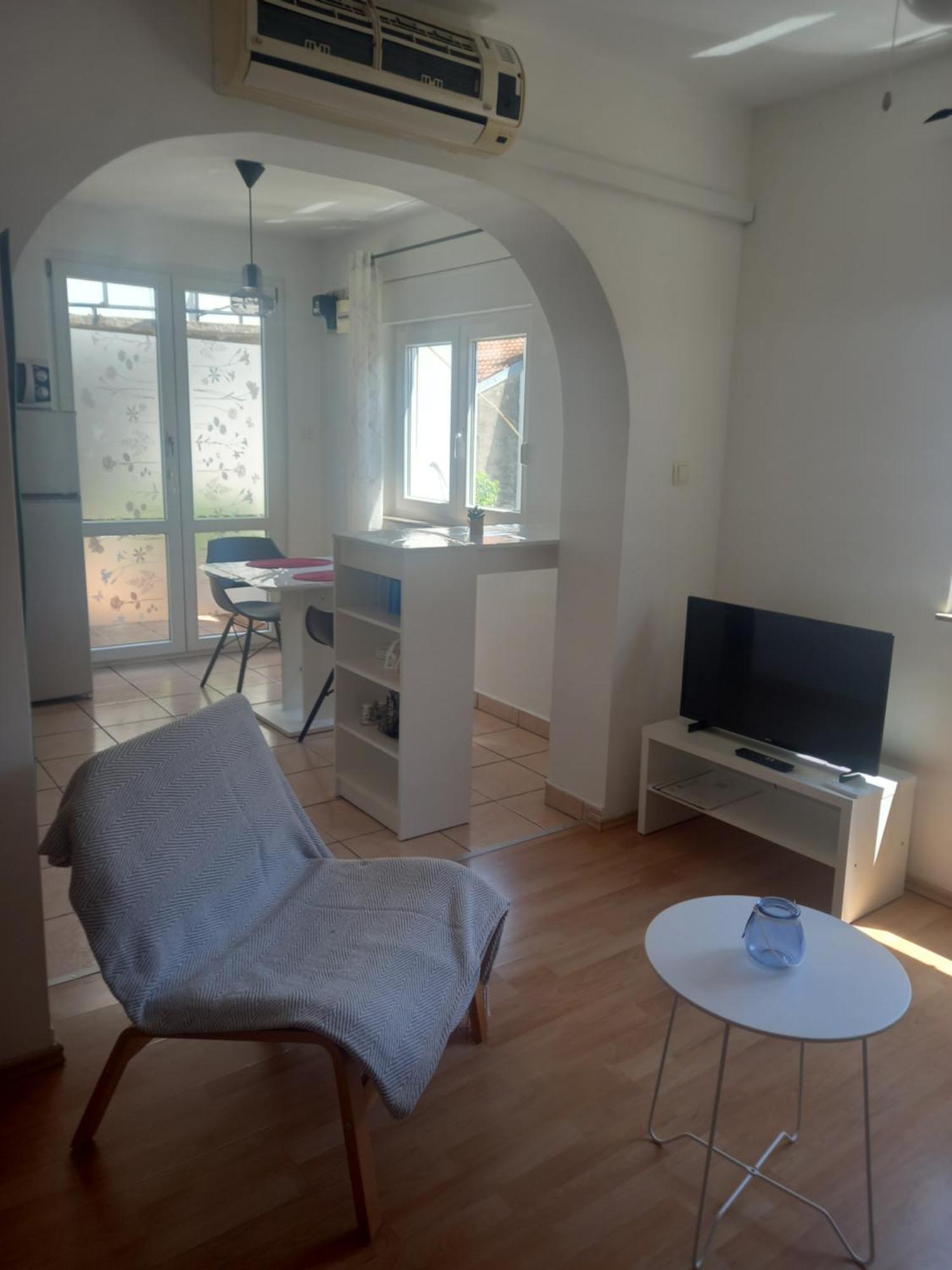 Apartmani Iris I Ana Crikvenica Exteriör bild